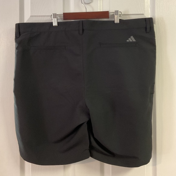 Adidas Golf shorts zipper side pocket - Picture 2 of 3